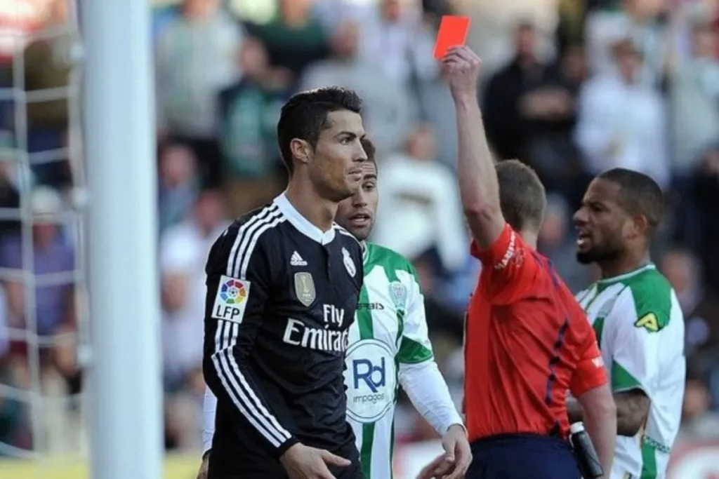 足球紅牌是什麼意思？比黃牌更嚴重的懲罰