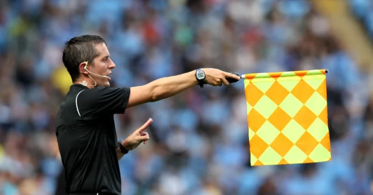 足球越位規則怎麼判？關鍵判定其實在這一刻！